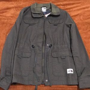 🏷️🌟CLOSET CLOSEOUT 👋 NWOT The North Face Utility Jacket Size XS